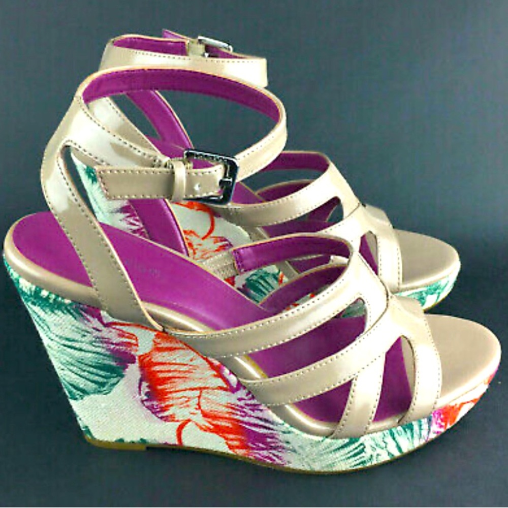 Calvin Klein Womens Size 8.5 Strappy Sandal Wedges